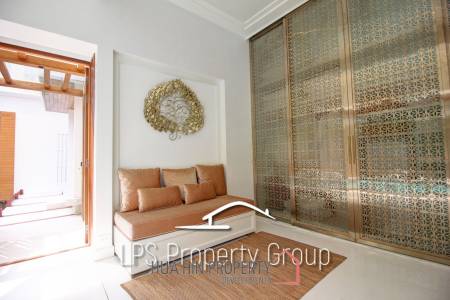 Absolute Beachfront - Modern Design 6 Bedroom Villa