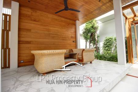 Absolute Beachfront - Modern Design 6 Bedroom Villa