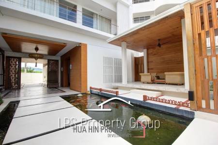 Absolute Beachfront - Modern Design 6 Bedroom Villa
