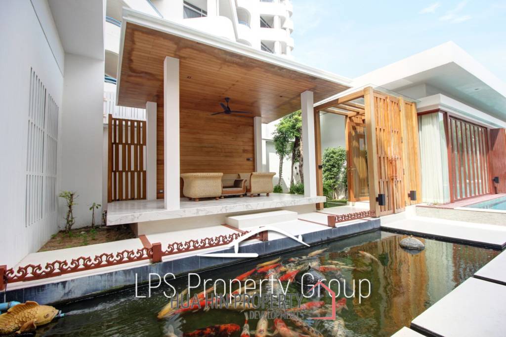 Absolute Beachfront - Modern Design 6 Bedroom Villa