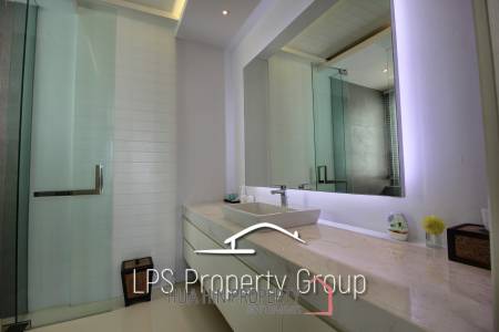 Absolute Beachfront - Modern Design 6 Bedroom Villa