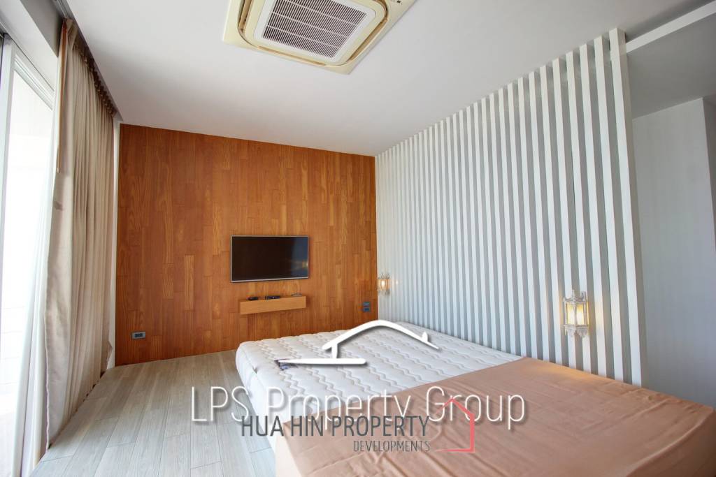 Absolute Beachfront - Modern Design 6 Bedroom Villa