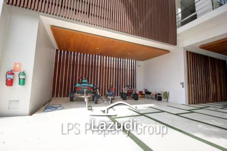 Absolute Beachfront - Modern Design 6 Bedroom Villa