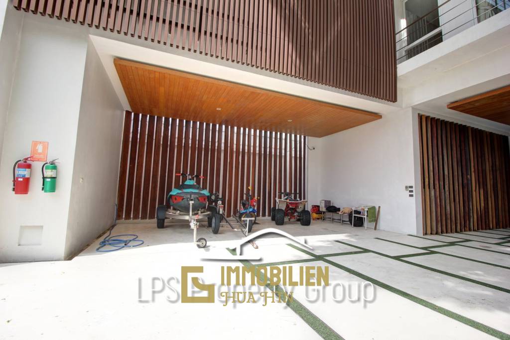 Direkt am Meer - modern gestaltete Villa mit 6 Schlafzimmern