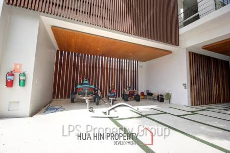 Absolute Beachfront - Modern Design 6 Bedroom Villa