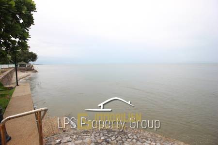 1 Bedroom Beach Front Condo at Huahin Garden Beach