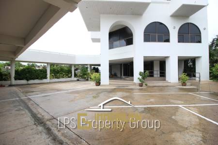 1 Bedroom Beach Front Condo at Huahin Garden Beach