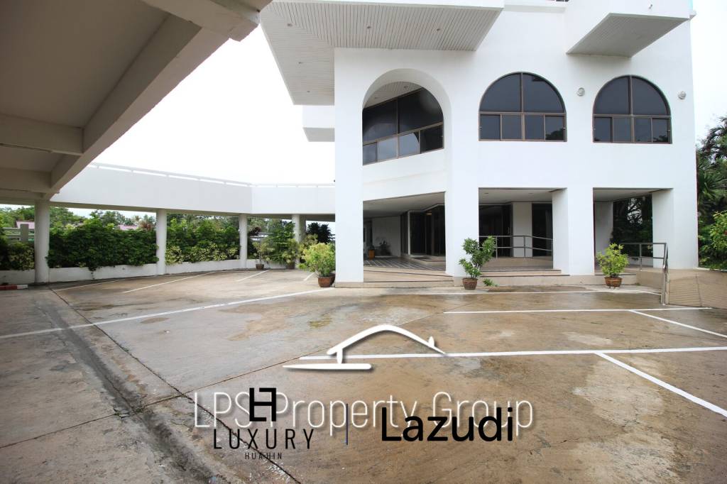 1 Bedroom Beach Front Condo at Huahin Garden Beach