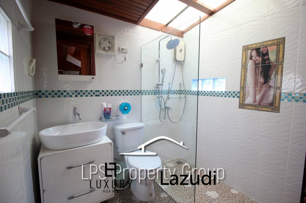 3,400 metro cuadrado 12 ` 12 Baño Oficina de Venta