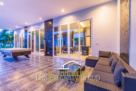 Moderne 4 Schlafzimmer Pool Villa