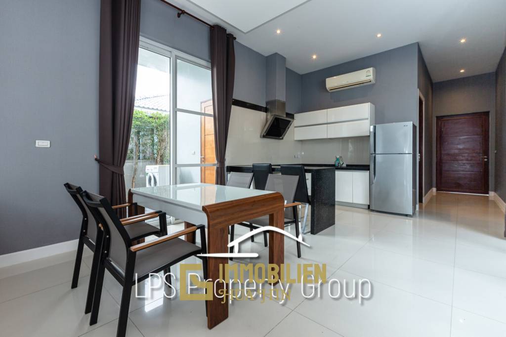 Moderne 4 Schlafzimmer Pool Villa