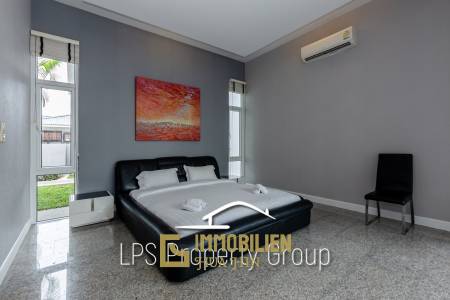 Moderne 4 Schlafzimmer Pool Villa