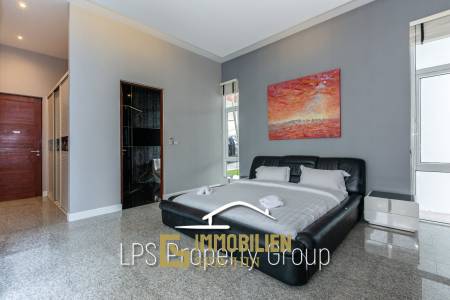 Moderne 4 Schlafzimmer Pool Villa
