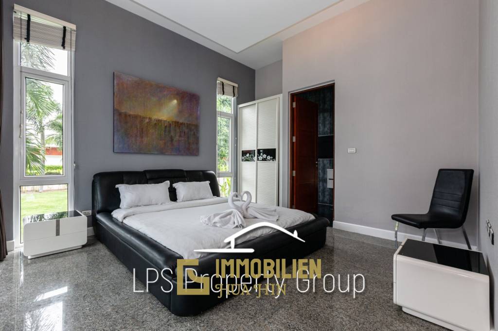 Moderne 4 Schlafzimmer Pool Villa