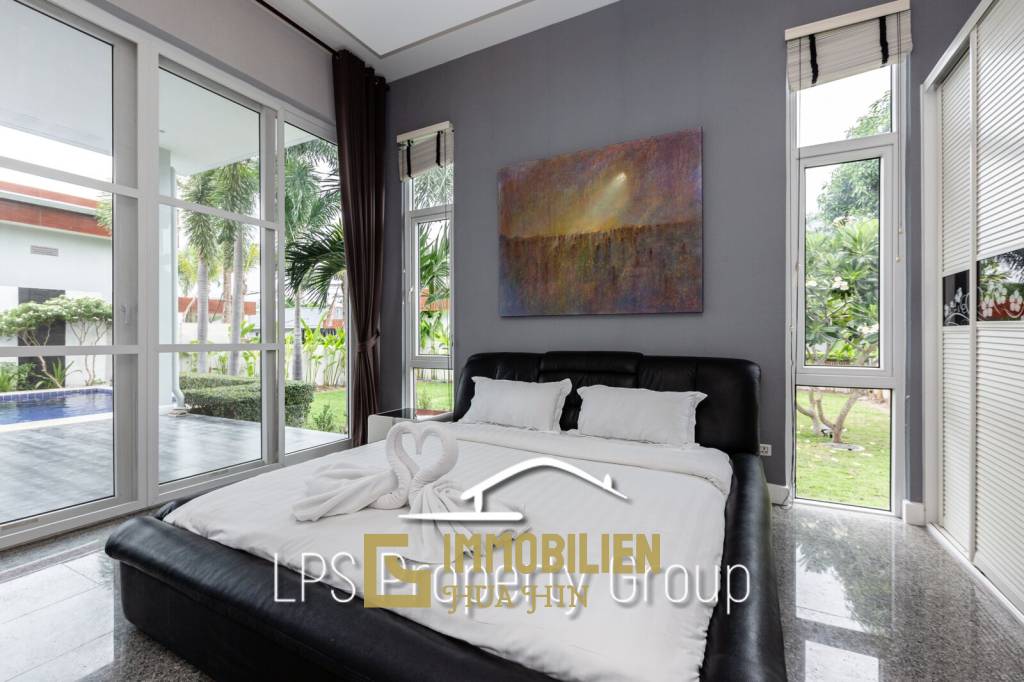 Moderne 4 Schlafzimmer Pool Villa