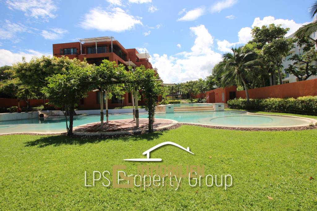 2 Bedroom Beach Front Condo at Las Tortugas