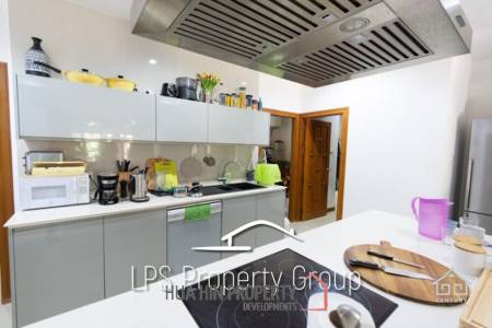 Modified 3 or 4 Bed, Quality Pool Villa
