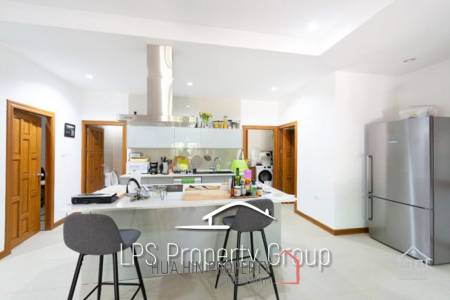 Modified 3 or 4 Bed, Quality Pool Villa
