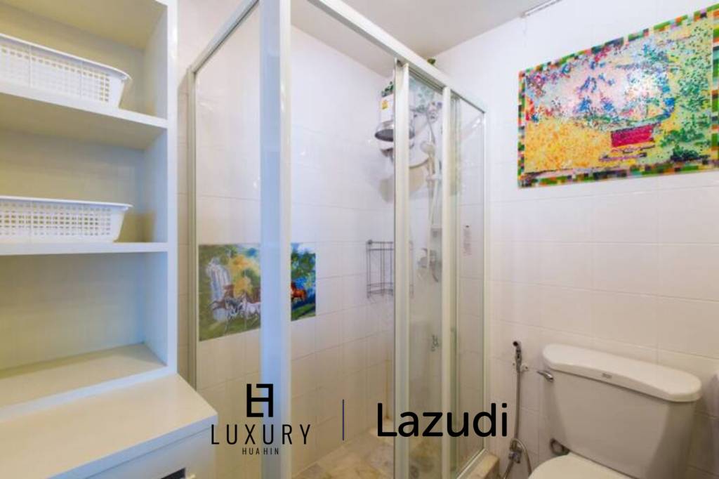 Large 1 Bed Condo with Sea Views to the North of town