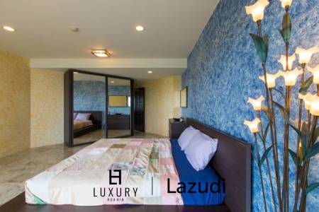 Large 1 Bed Condo with Sea Views to the North of town