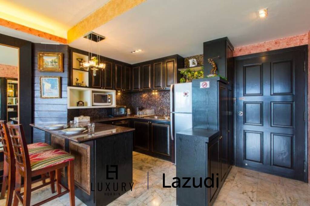 Large 1 Bed Condo with Sea Views to the North of town