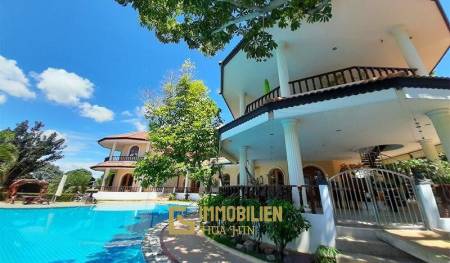 Stunning 11 Bed Mansion in West Hua Hin