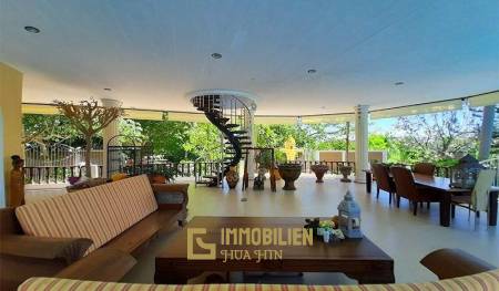 Stunning 11 Bed Mansion in West Hua Hin