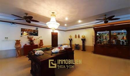 Stunning 11 Bed Mansion in West Hua Hin