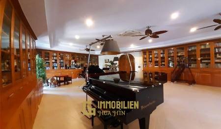 Stunning 11 Bed Mansion in West Hua Hin