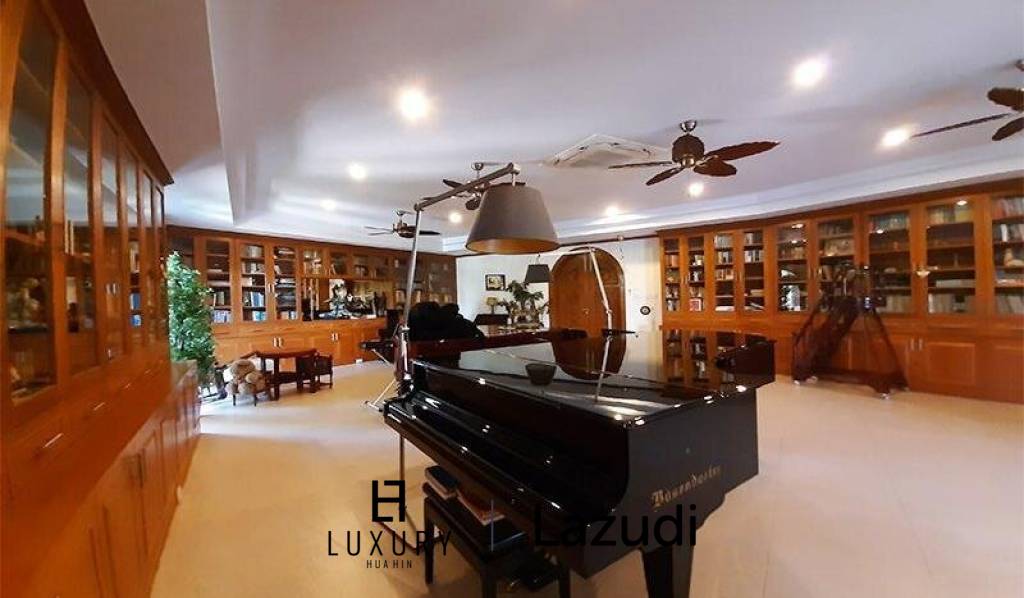 Stunning 11 Bed Mansion in West Hua Hin