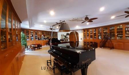 Stunning 11 Bed Mansion in West Hua Hin