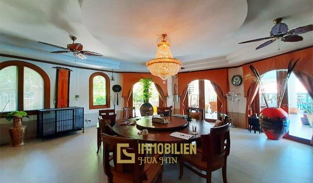 Stunning 11 Bed Mansion in West Hua Hin