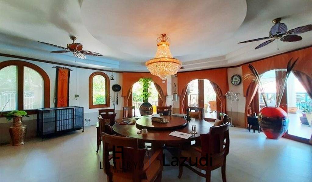 Stunning 11 Bed Mansion in West Hua Hin