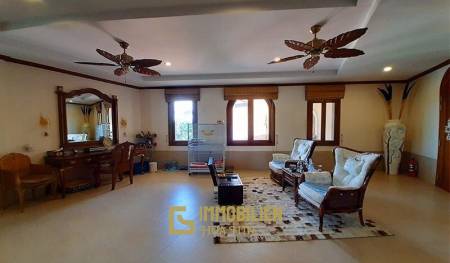 Stunning 11 Bed Mansion in West Hua Hin