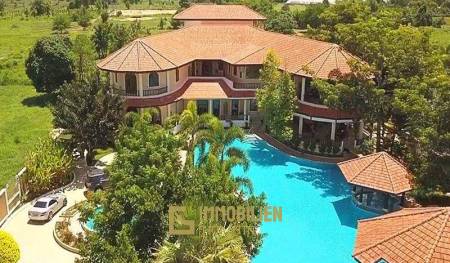 Stunning 11 Bed Mansion in West Hua Hin