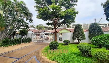 5 Schlafzimmer Pool Villa im Zentrum von Hua Hin