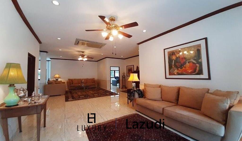 5 Bedroom Pool Villa in Central Hua Hin