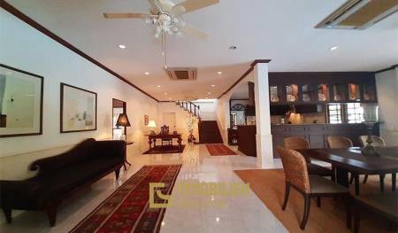 5 Schlafzimmer Pool Villa im Zentrum von Hua Hin
