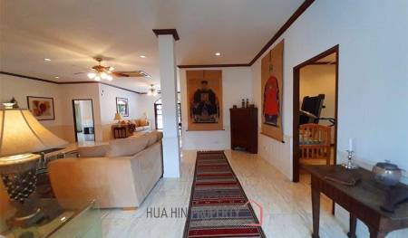 5 Bedroom Pool Villa in Central Hua Hin