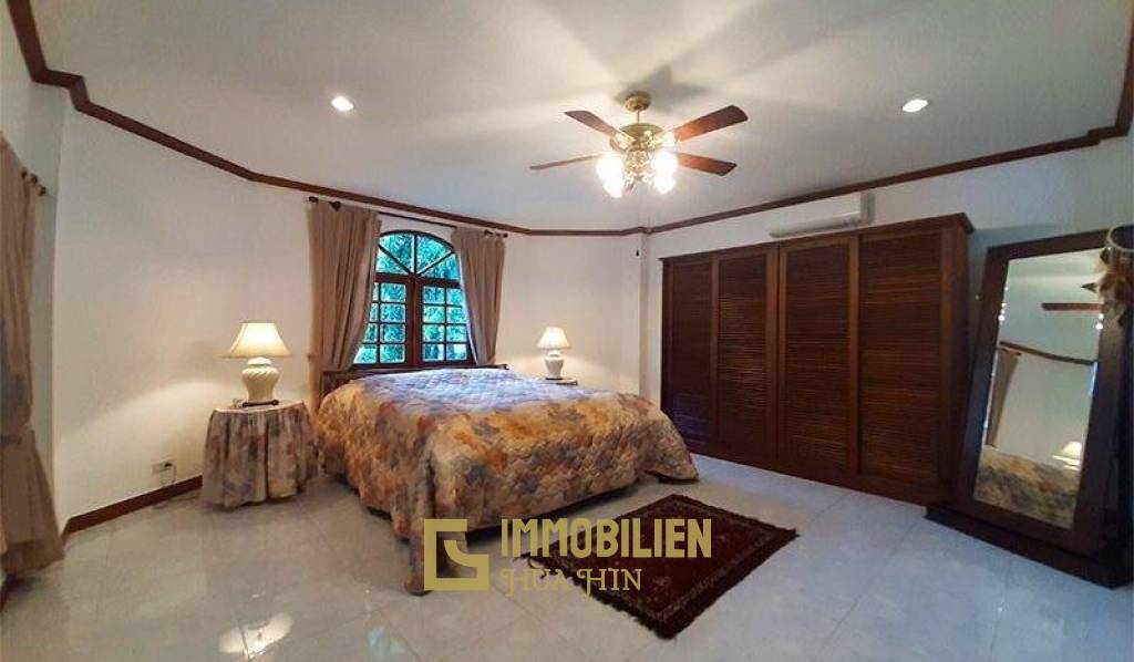 5 Schlafzimmer Pool Villa im Zentrum von Hua Hin