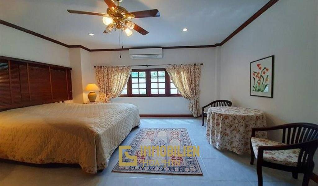 5 Schlafzimmer Pool Villa im Zentrum von Hua Hin
