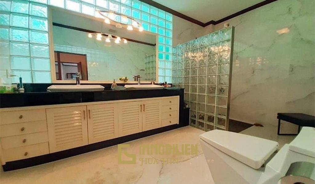 5 Schlafzimmer Pool Villa im Zentrum von Hua Hin