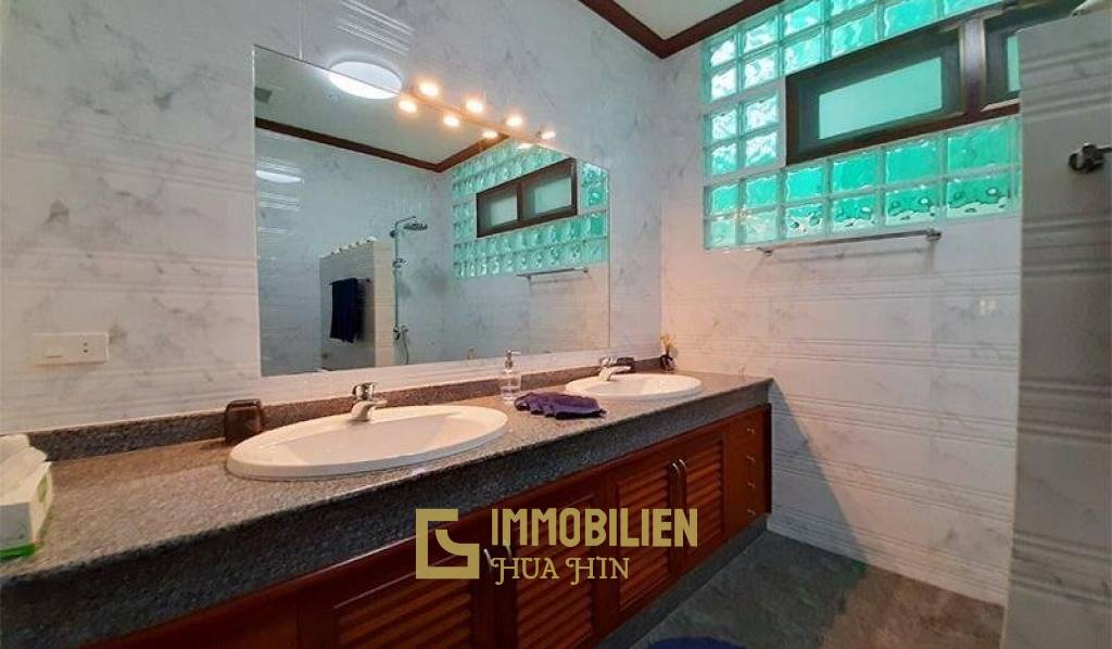 5 Schlafzimmer Pool Villa im Zentrum von Hua Hin