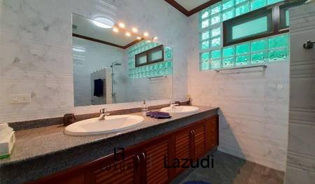 5 Bedroom Pool Villa in Central Hua Hin