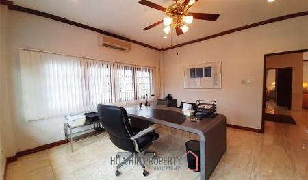 5 Bedroom Pool Villa in Central Hua Hin
