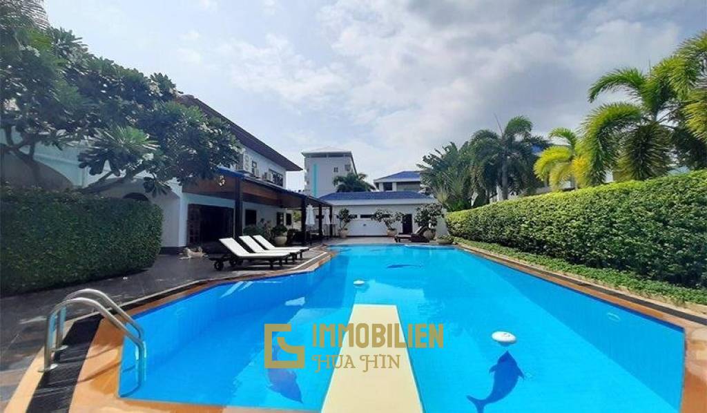 5 Schlafzimmer Pool Villa im Zentrum von Hua Hin