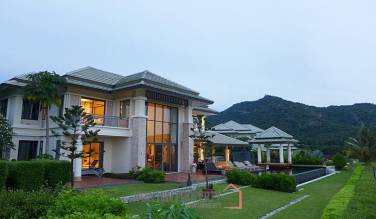 Beautiful Mansion for Sale on the Prestigious Black Mountain Golf Course