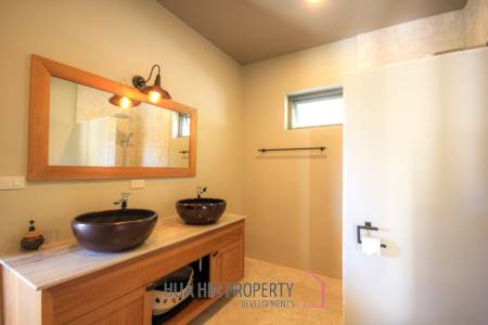 5 Bed, 2 Storey House in Central Hua Hin