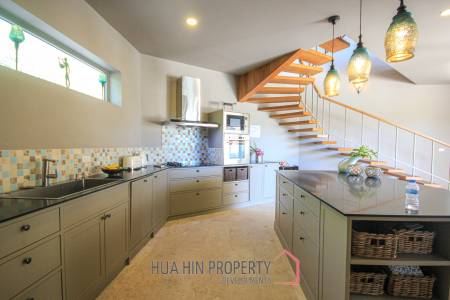 5 Bed, 2 Storey House in Central Hua Hin