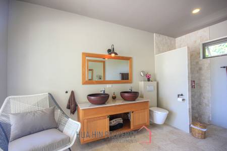 5 Bed, 2 Storey House in Central Hua Hin